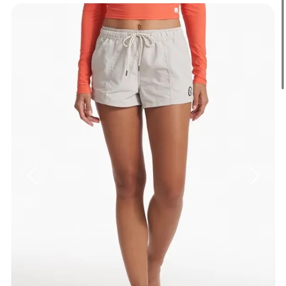 Vuori sunwashed Short in the color suede size M NWT